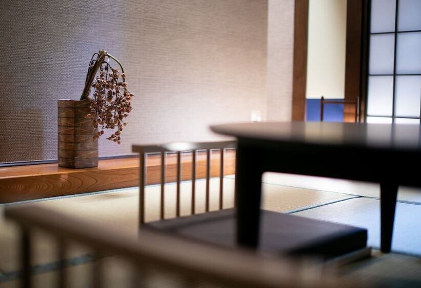 غرفة قياسية, Yufunogo Saigakukan