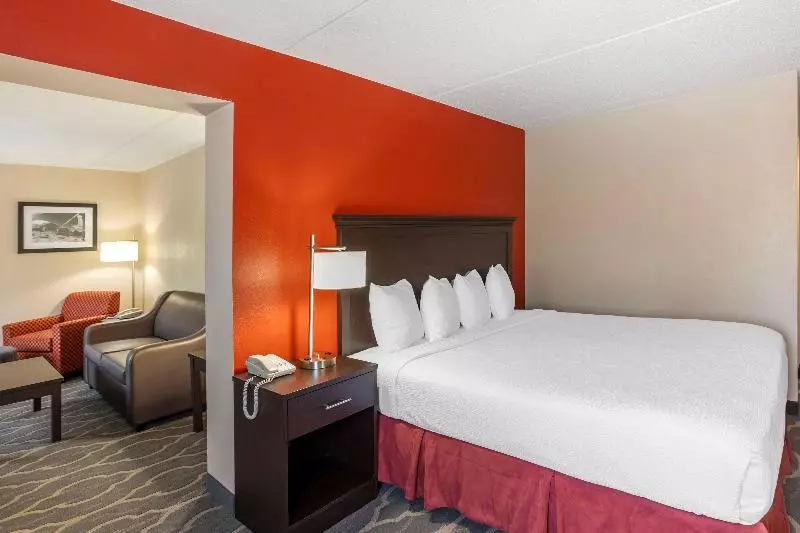 キングサイズベッドのスイートルーム, Best Western Inn At Blakeslee Pocono