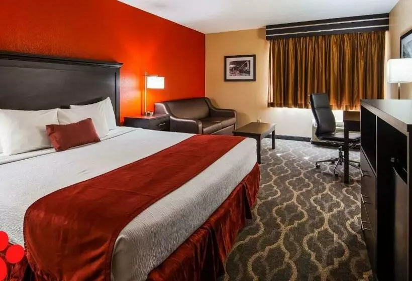 身障者適用キングサイズベッドルーム, Best Western Inn At Blakeslee Pocono
