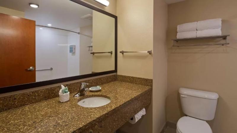 غرفة قياسية سرير كينج, Best Western Bronco Inn