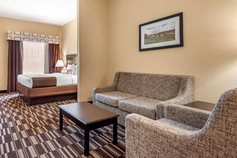 带大床的套房, Best Western Plus Victor Inn & Suites