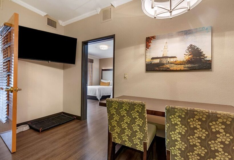 جناح, Best Western Premier Bridgewood Hotel Resort