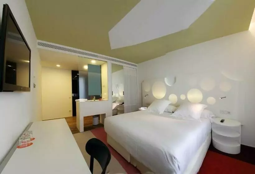 اتاق اجرایی, Room Mate Pau