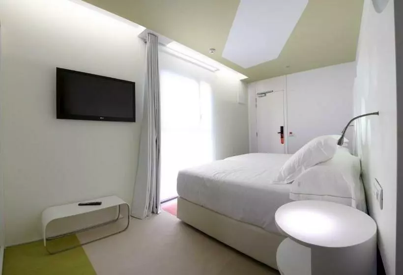 اتاق استاندارد, Room Mate Pau