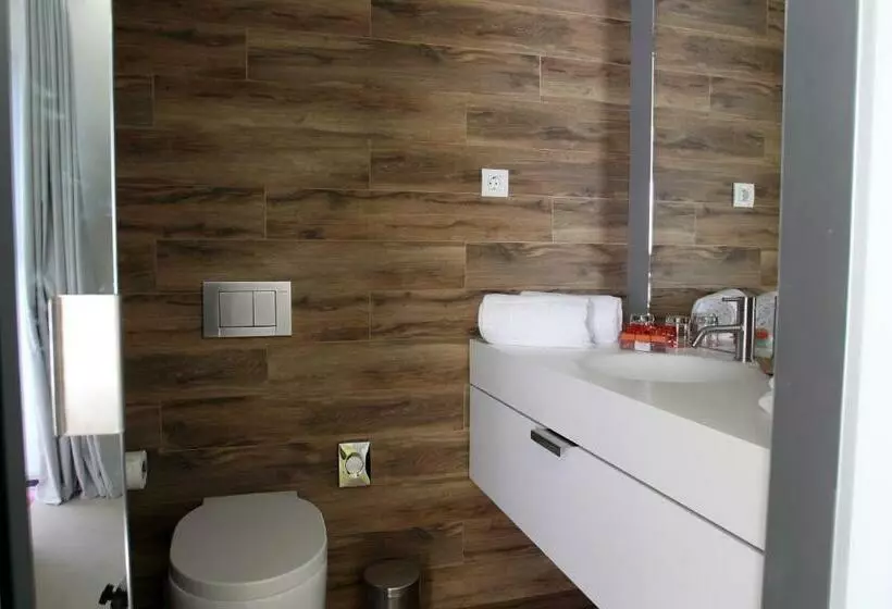 اتاق استاندارد, Room Mate Pau