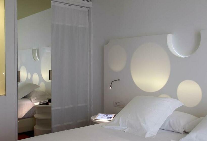 エクゼクティブルーム, Room Mate Pau