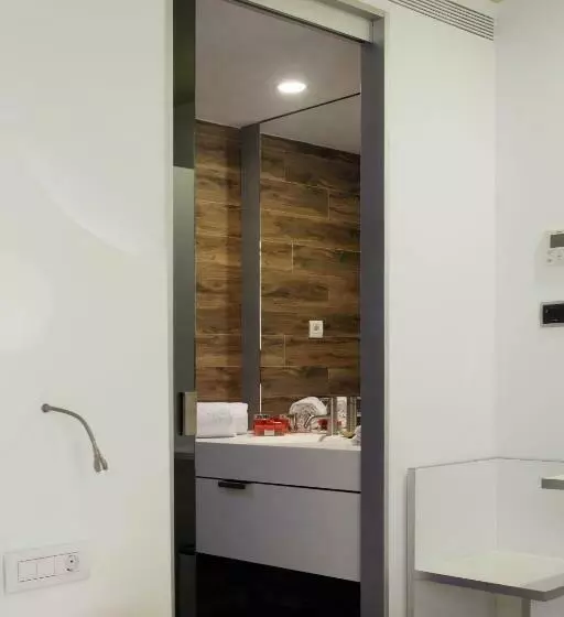 اتاق استاندارد, Room Mate Pau