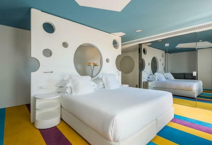 テラス付スイート, Room Mate Pau