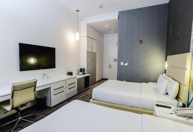 带2个双人床的标准工作室, De Point