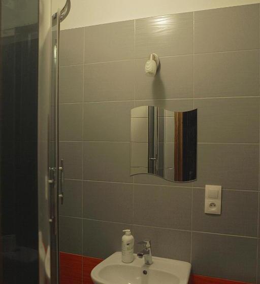 اتاق عادی, Angel Hostel