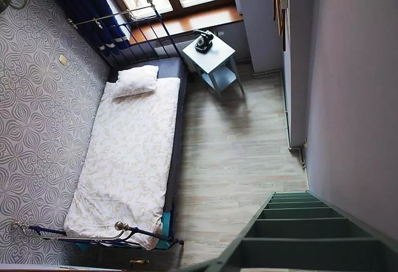 اتاق استاندارد با سرویس بهداشتی مشترک, Angel Hostel