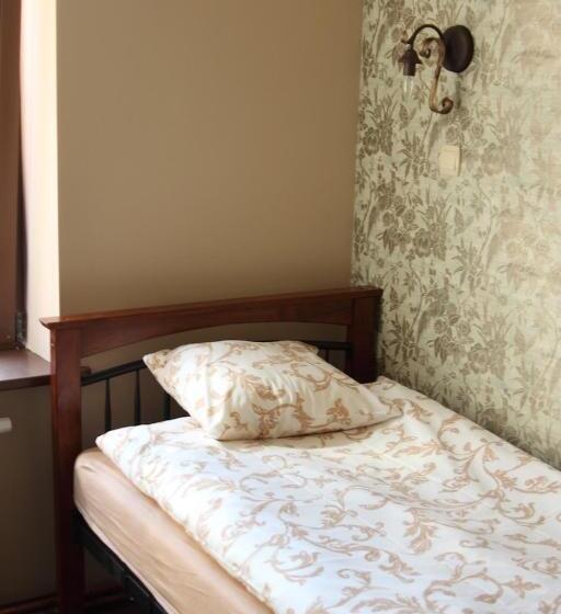 اتاق استاندارد با سرویس بهداشتی مشترک, Angel Hostel