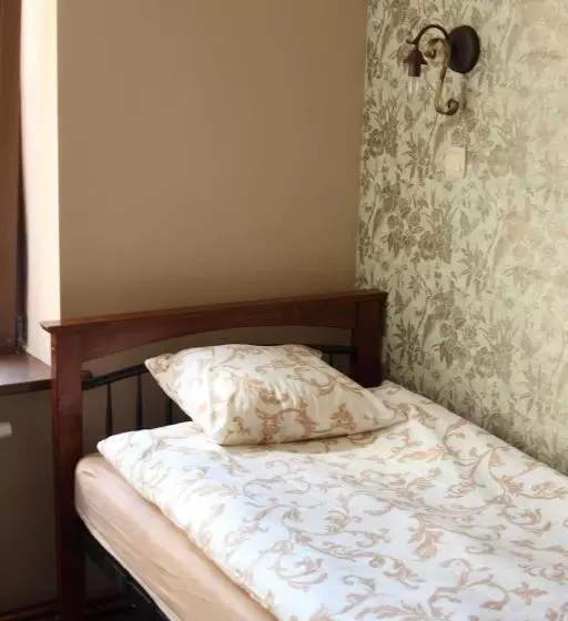 اتاق استاندارد با سرویس بهداشتی مشترک, Angel Hostel