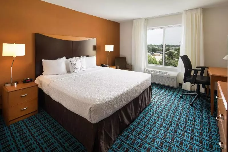 キングサイズベッドのスタンダードルーム, Fairfield Inn And Suites By Marriott Conway