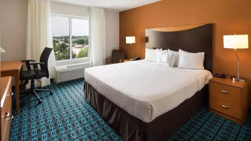 キングサイズベッドのスタンダードルーム, Fairfield Inn And Suites By Marriott Conway