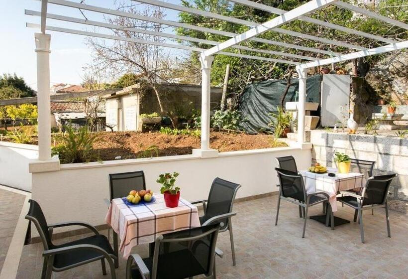 Апартаменты 1 Спальня с Террасой, Kusalo Guesthouse