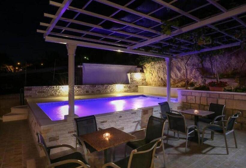 Апартаменты 1 Спальня с Террасой, Kusalo Guesthouse