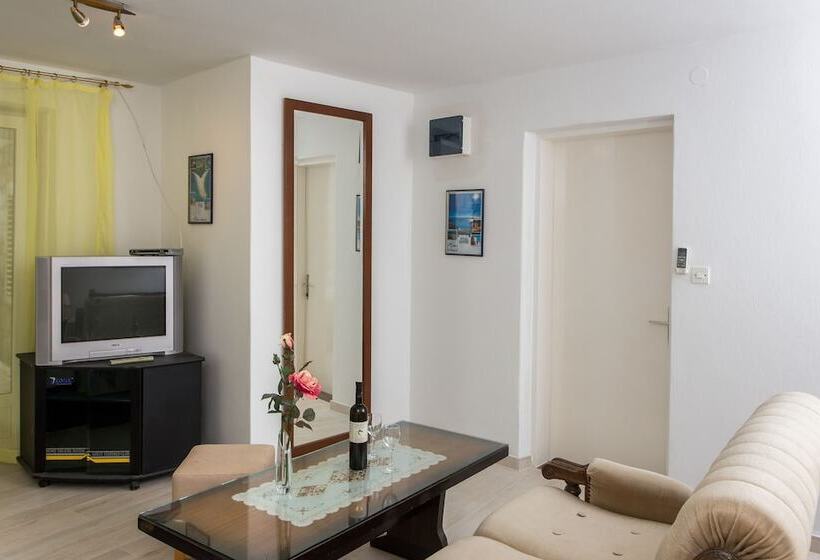 Апартаменты 1 Спальня с Террасой, Kusalo Guesthouse