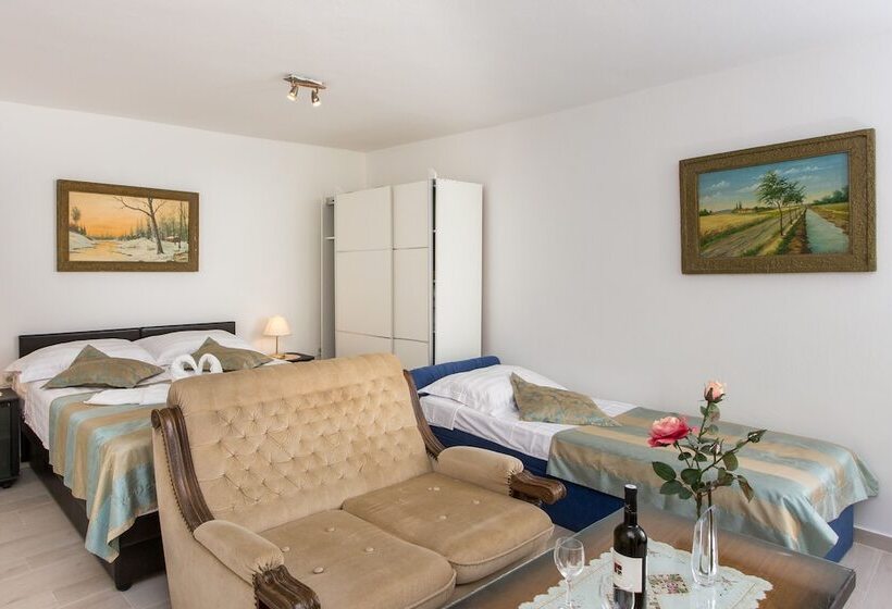 Апартаменты 1 Спальня с Террасой, Kusalo Guesthouse