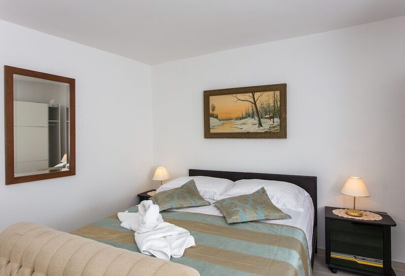 Апартаменты 1 Спальня с Террасой, Kusalo Guesthouse