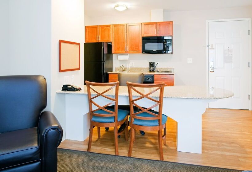 جناح, Candlewood Suites Jacksonville, An Ihg