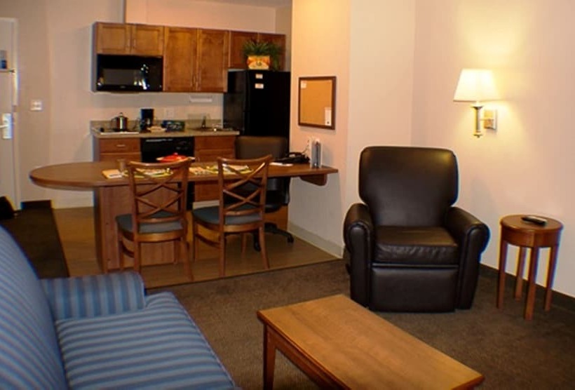 جناح, Candlewood Suites Jacksonville, An Ihg