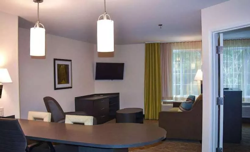 スタンダードスタジオ, Candlewood Suites Pearl, An Ihg
