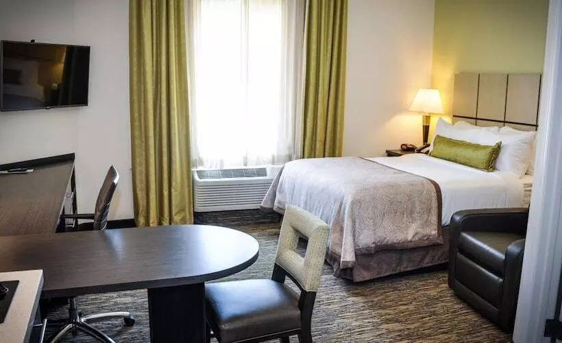 スタンダードスタジオ, Candlewood Suites Pearl, An Ihg