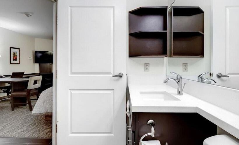 جناح, Candlewood Suites Pearl, An Ihg