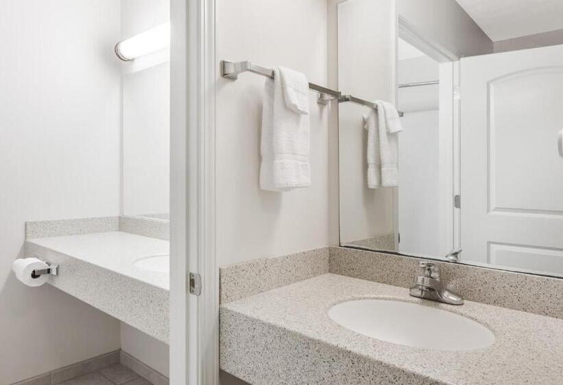 Стандартный Номер Кровать Кинг, Days Inn By Wyndham Pentwater