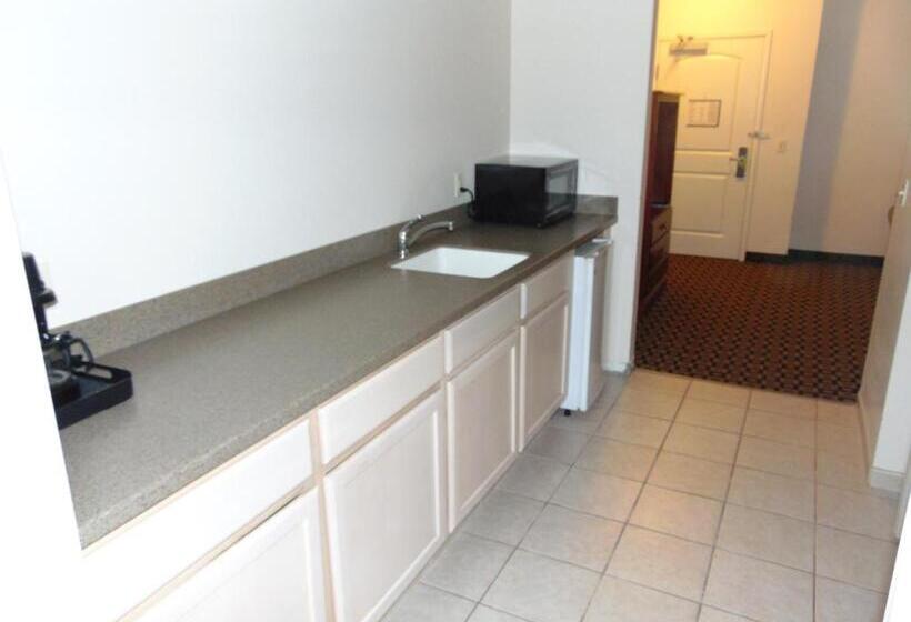 Люкс Повышенной Комфортности, Days Inn By Wyndham Pentwater