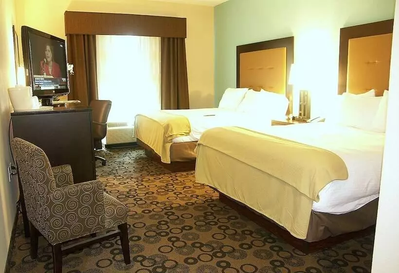 スイート, Holiday Inn Express & Suites   Cleveland Northwest, An Ihg