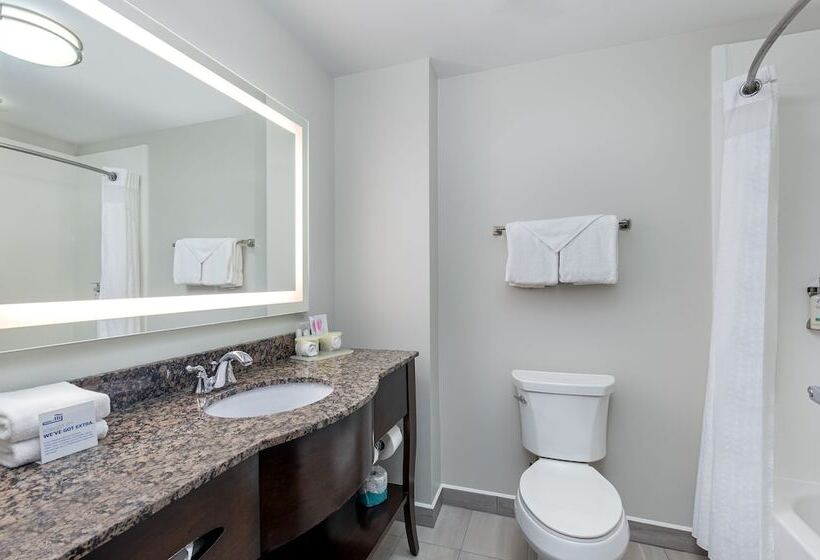 标准间, Holiday Inn Express & Suites Cleveland Northwest, An Ihg