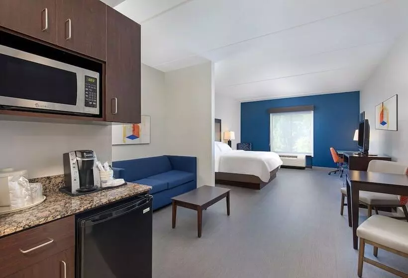 スイート, Holiday Inn Express & Suites   Cleveland Northwest, An Ihg