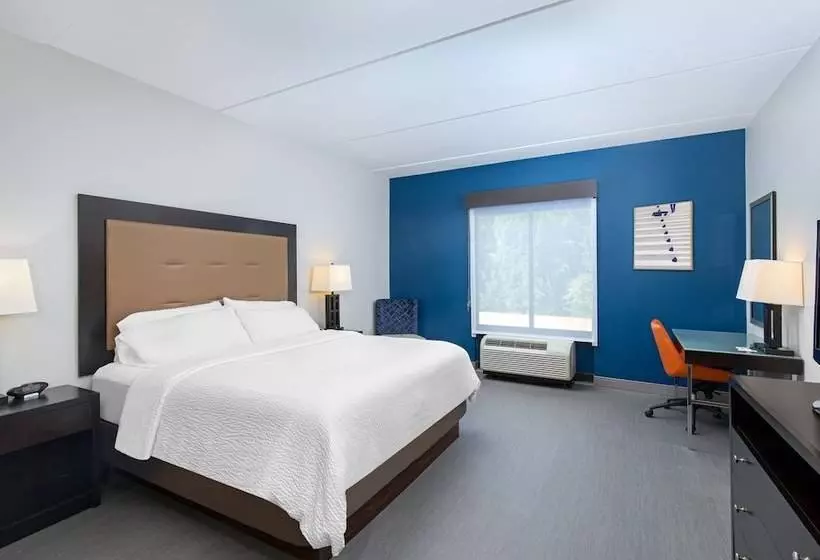 身障者適用スイートルーム, Holiday Inn Express & Suites   Cleveland Northwest, An Ihg