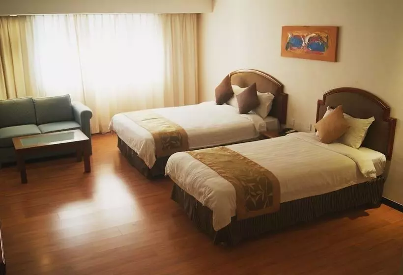 Deluxe Kolmen Hengen Huone, Kemena Hotel Bintulu