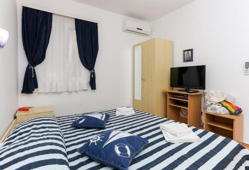 اتاق استاندارد با چشم‌انداز باغ, K Apartments