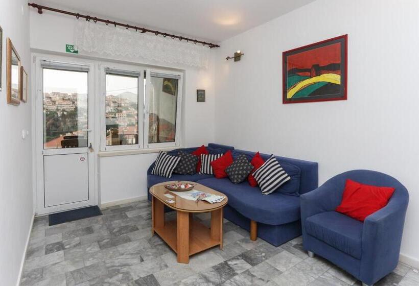 带2个卧室带海景的公寓, K Apartments