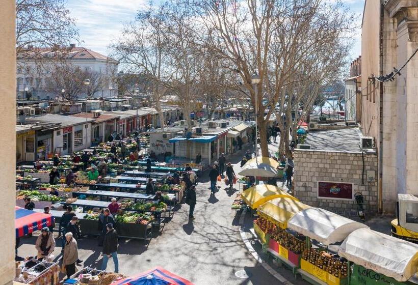 Кровать в Общей Комнате, Adriatic Hostel Youth Only