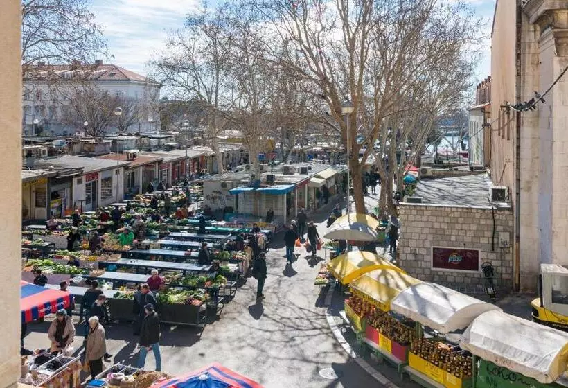 ルームシェアのワンベッド, Adriatic Hostel   Youth Only
