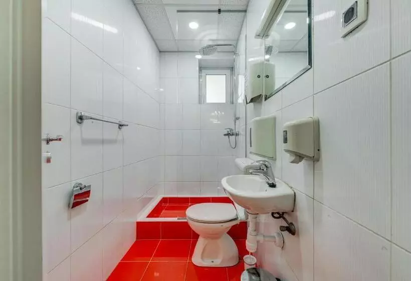 ルームシェアのワンベッド, Adriatic Hostel   Youth Only