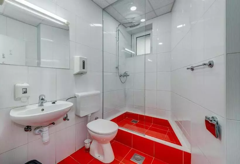 ルームシェアのワンベッド, Adriatic Hostel   Youth Only