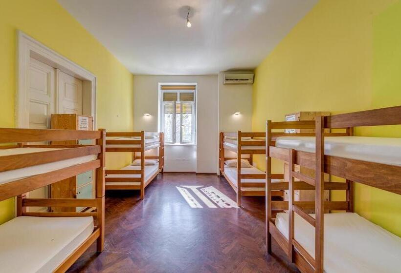 Кровать в Общей Комнате, Adriatic Hostel Youth Only