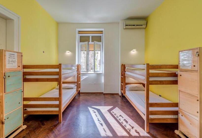 Кровать в Общей Комнате, Adriatic Hostel Youth Only