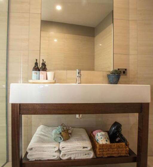 בית, 4 חדרי שינה, Dunluce Boutique B&b