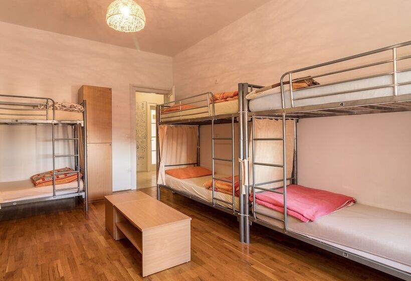 Vuode Makuusalissa, Hostel Split Backpackers