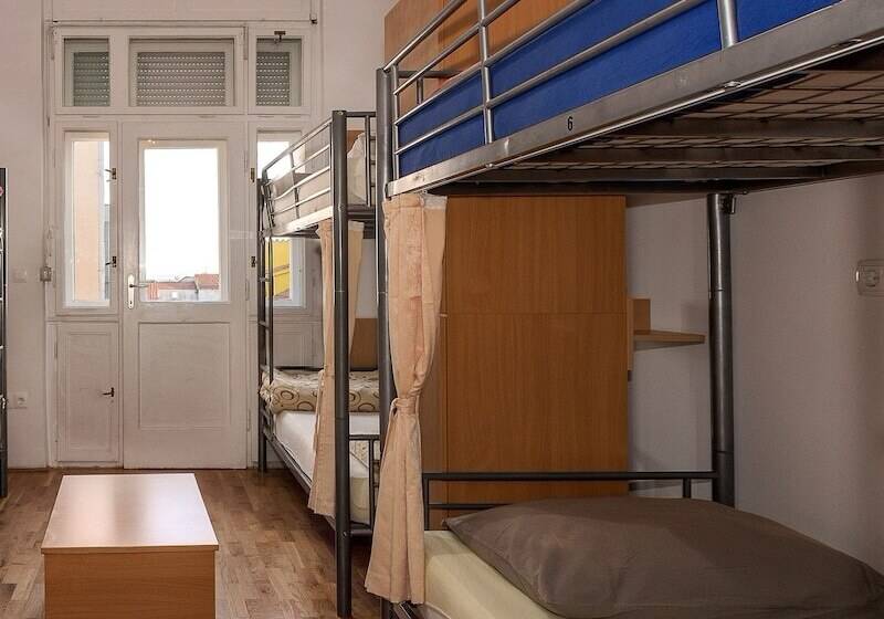 Vuode Makuusalissa, Hostel Split Backpackers