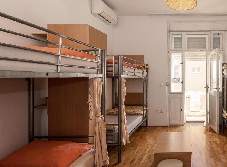 Vuode Makuusalissa, Hostel Split Backpackers