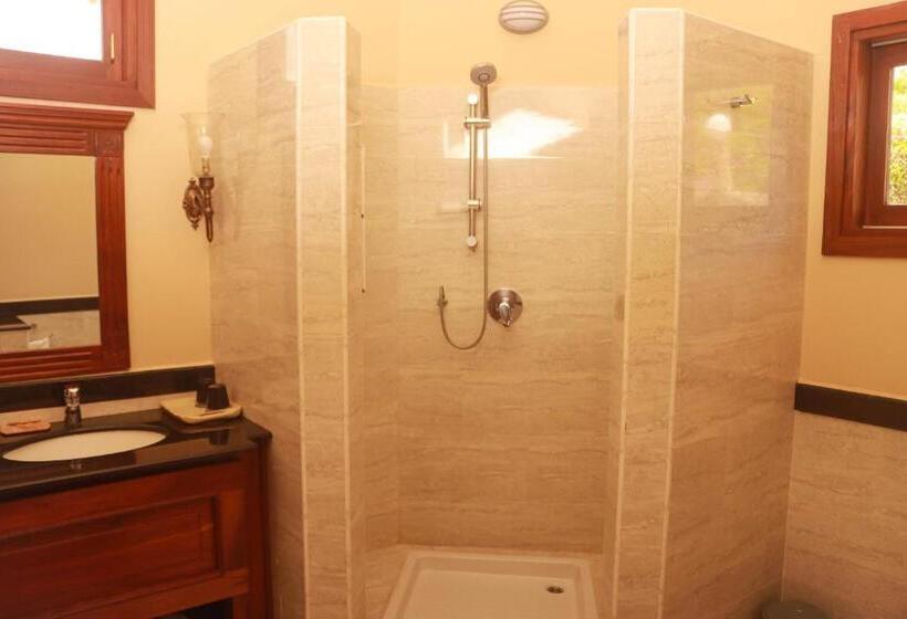 سوییت, Ocean Beach Resort & Spa