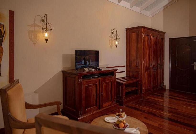 سوییت جونیور, Ocean Beach Resort & Spa